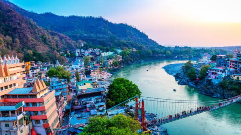 उत्तराखंड घूमने वालों पर अब लगेगा ग्रीन टैक्स – दिसंबर 2025 से लागू होगा नया नियम