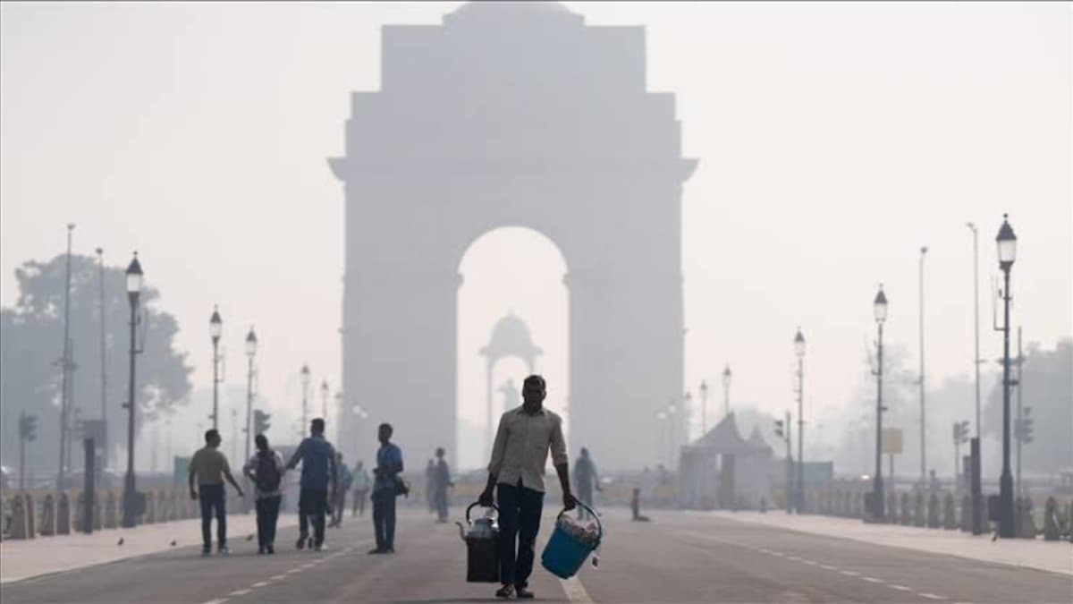 दिल्ली की हवा सर्दियों में क्यों बन जाती है ज़हरीली? ठंड में अचानक क्यों बढ़ जाता है प्रदूषण, जानिए पूरा वैज्ञानिक कारण