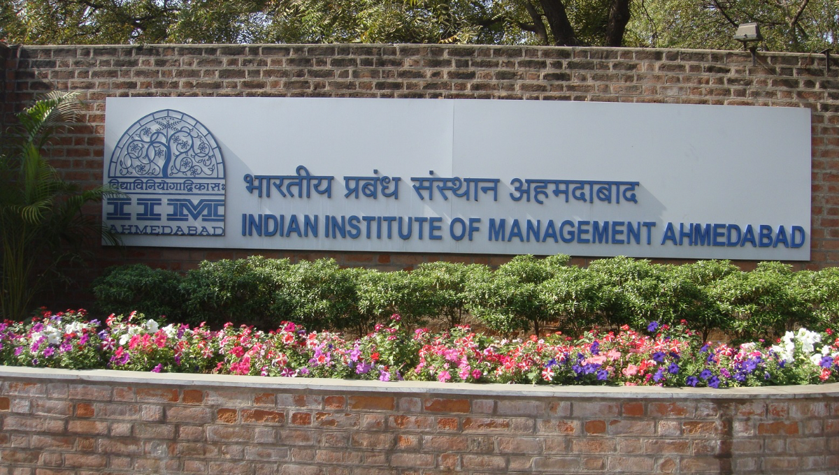 Top 10 Universities in Ahmedabad | Education & Job News Hindi