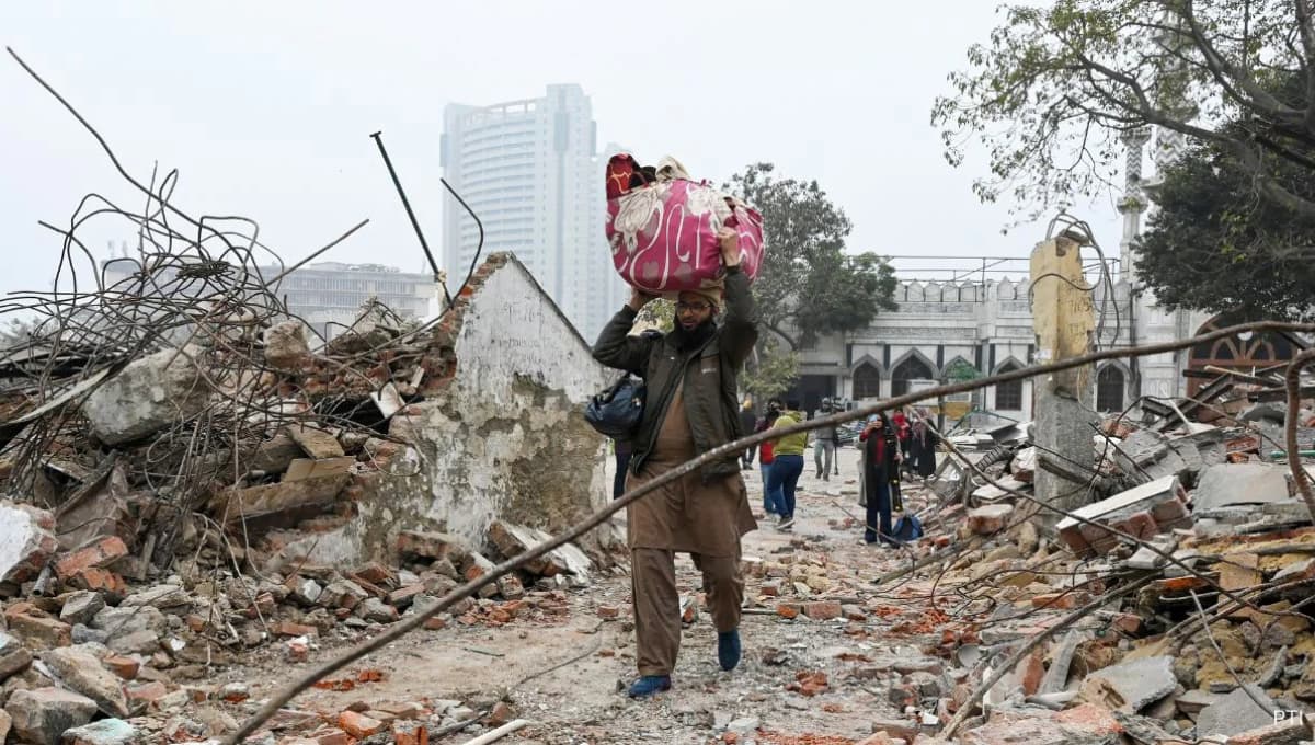 Delhi Demolition Clash: कोर्ट आदेश के बाद अतिक्रमण हटाने के दौरान झड़प