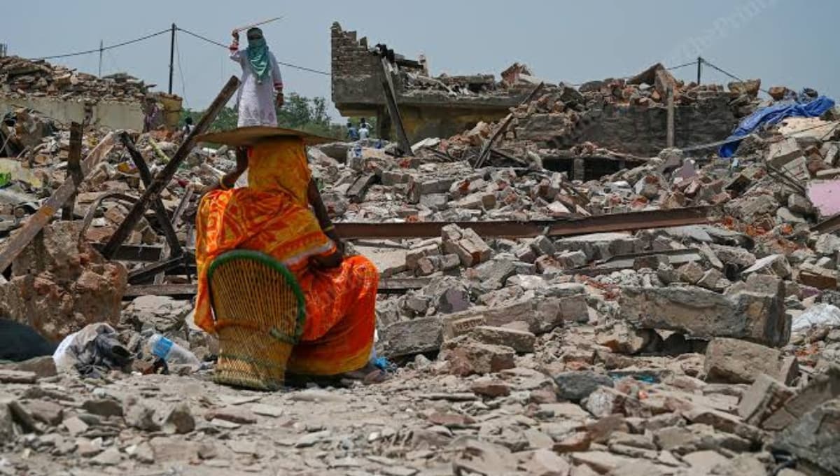 Delhi Demolition Clash: कोर्ट आदेश के बाद अतिक्रमण हटाने के दौरान झड़प