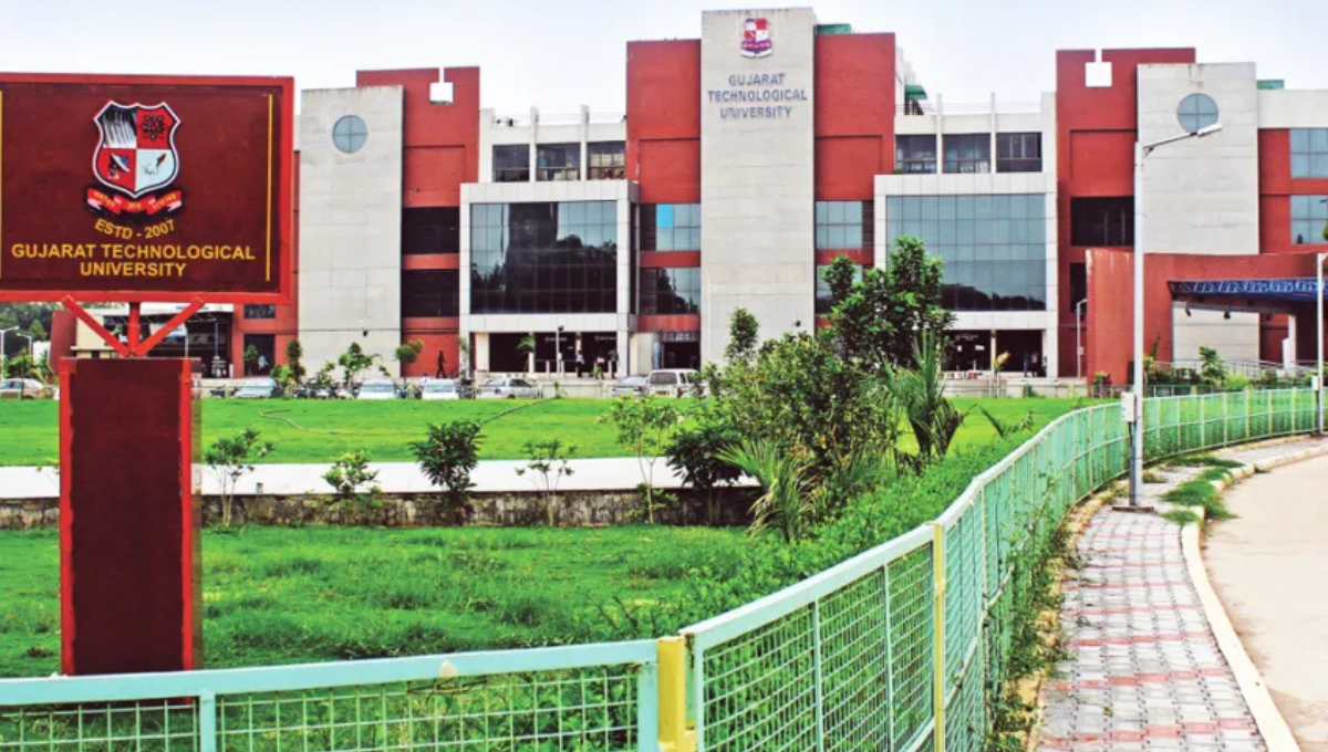 Top 10 Universities in Ahmedabad | Education & Job News Hindi