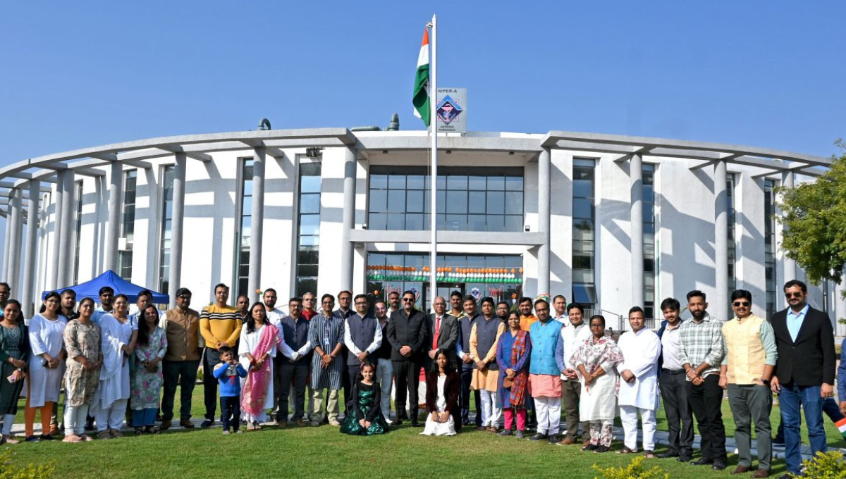 Top 10 Universities in Ahmedabad | Education & Job News Hindi